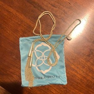 Kendra Scott necklace